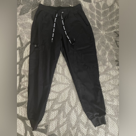 MEDcouture Jogger / Cargo Women’s Scrub Pants - Picture 1 of 4